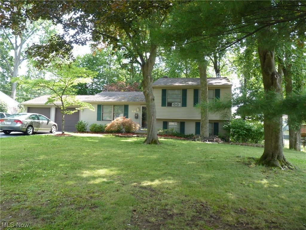 2159 Woodland Trce, Youngstown, OH 44515
