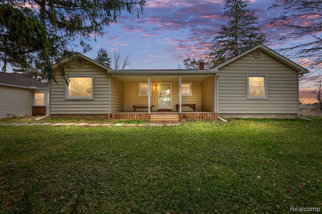 9380 S New Lothrop Rd, Durand, MI 48429