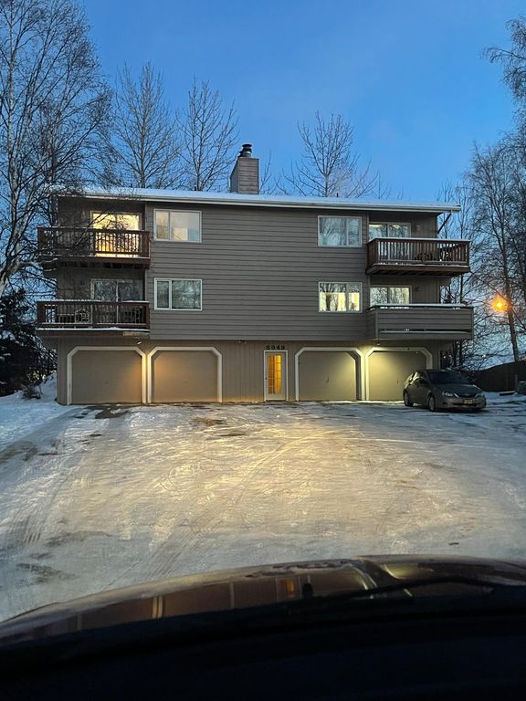 8949 Lakehurst Dr #3, Anchorage, AK 99502