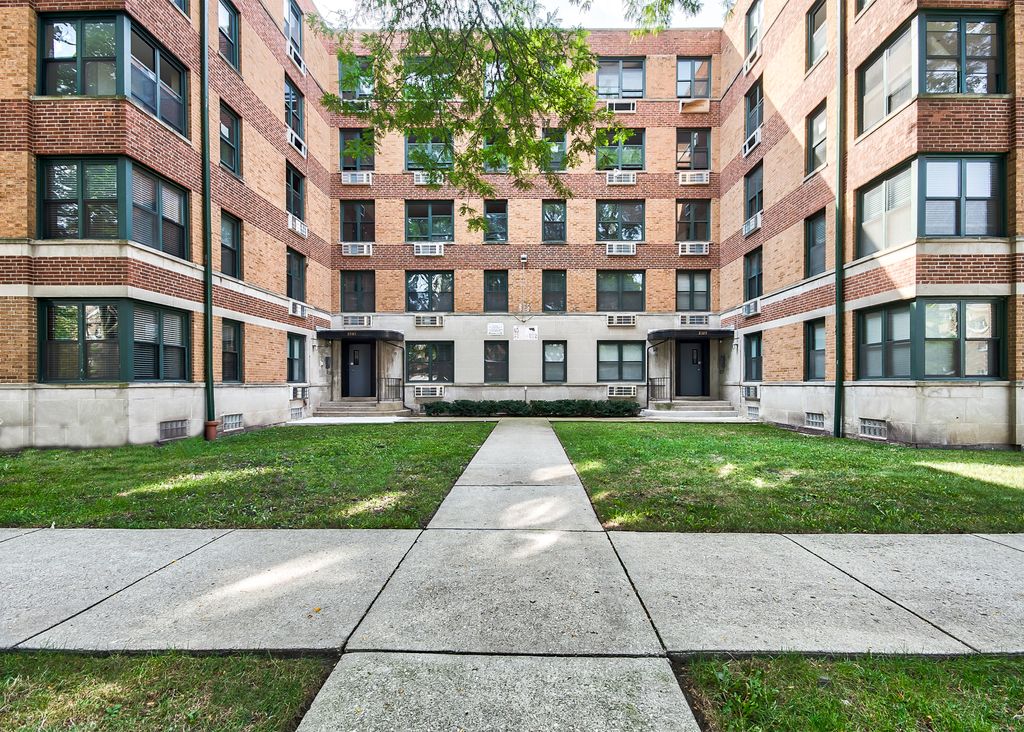 2545 W Fitch Ave, Chicago, IL 60645