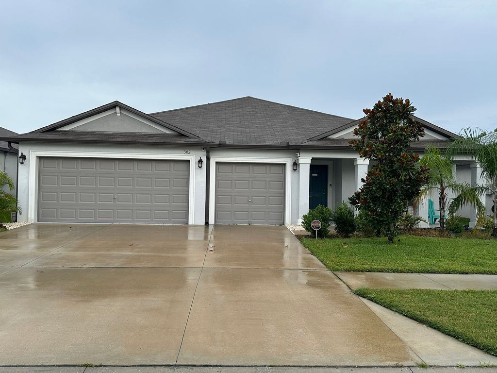 302 Rain Berry Ave, Ruskin, FL 33570