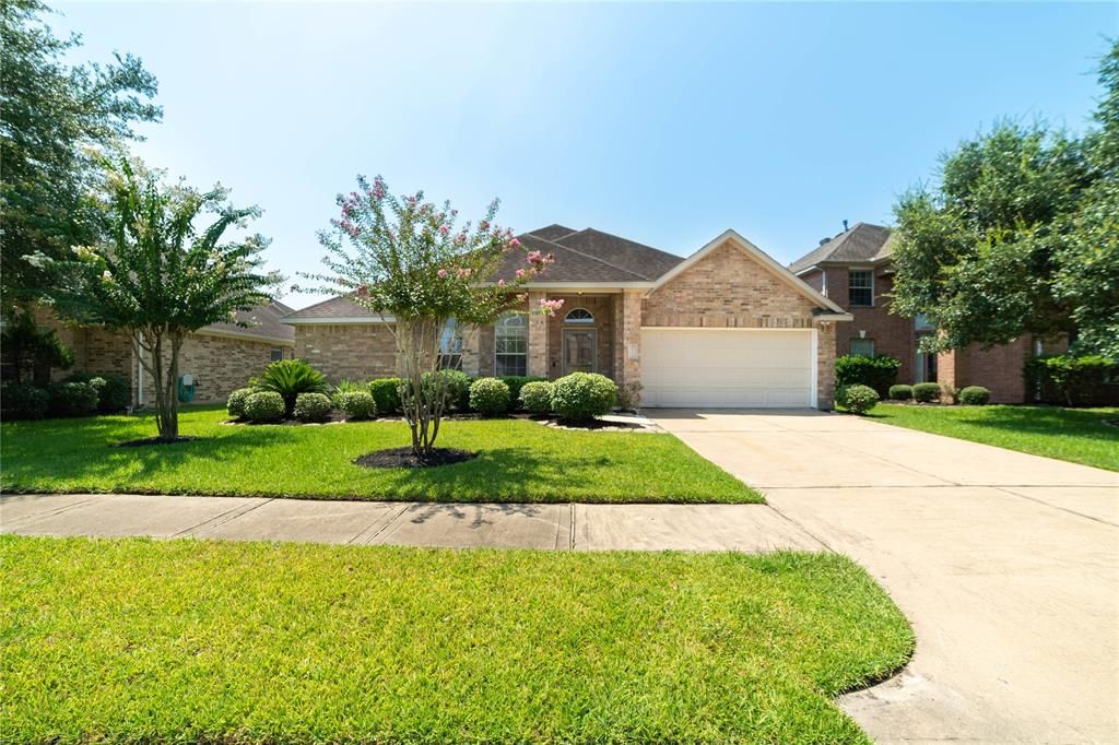 10102 Barr Lake Dr, Houston, TX 77095