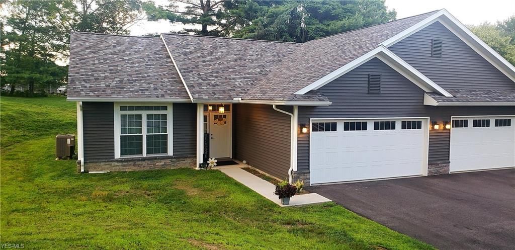 752 High St, Coshocton, OH 43812