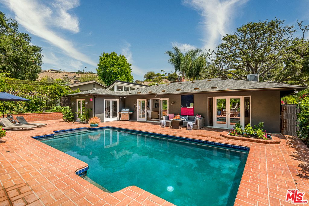 1009 Bienveneda Ave, Pacific Palisades, CA 90272