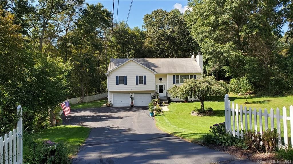 157 Dunbar Ln, Hamden, CT 06514