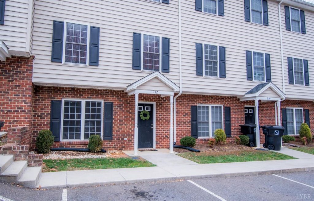 2009 Lakeside Dr 212, Lynchburg, VA 3 Bed, 4 Bath