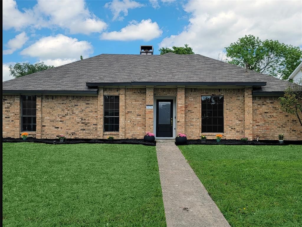 6404 Brook Meadow Dr, Mesquite, TX 75150