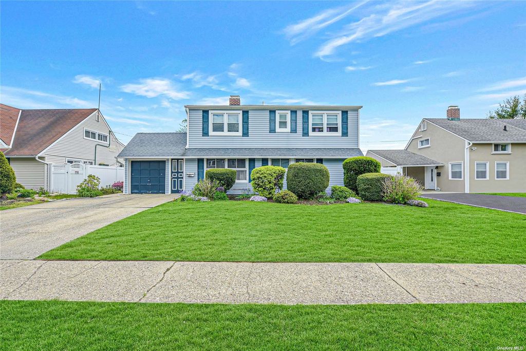 111 Sprucewood Drive, Levittown, NY 11756 Trulia