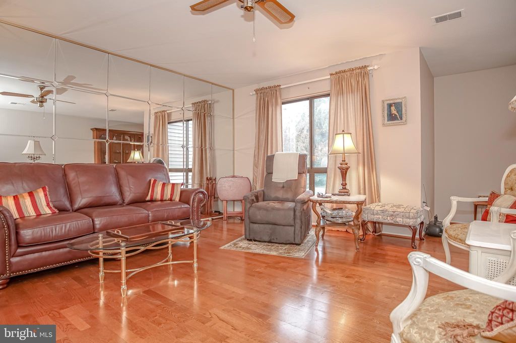 68 Cyder Ct, Marlton, NJ 08053
