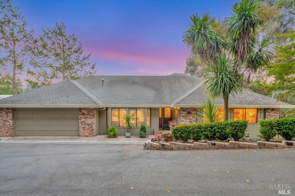 1568 Manzanita Avenue, Santa Rosa, CA 95404