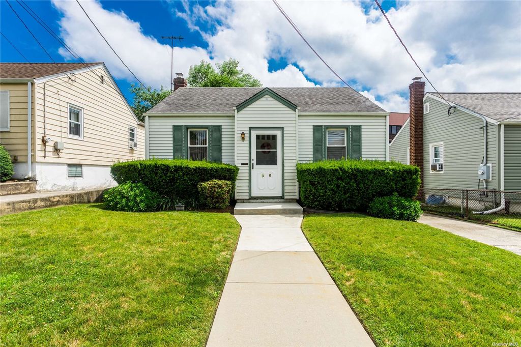 30 Exford Place, Albertson, NY 11507 See Estimated Value