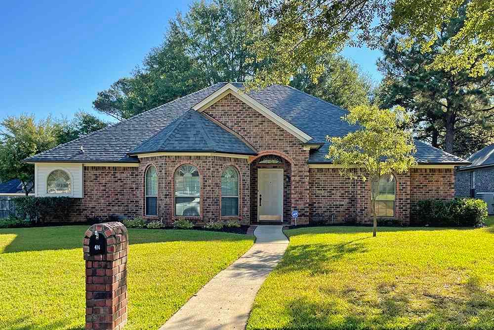 414 Whippoorwill Ln, Wake Village, TX 75501
