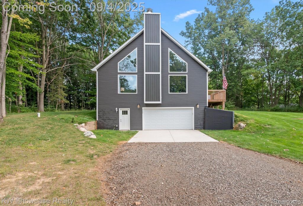 9760 Copper Ridge Dr, Fowlerville, MI 48836 MLS# 20251032505
