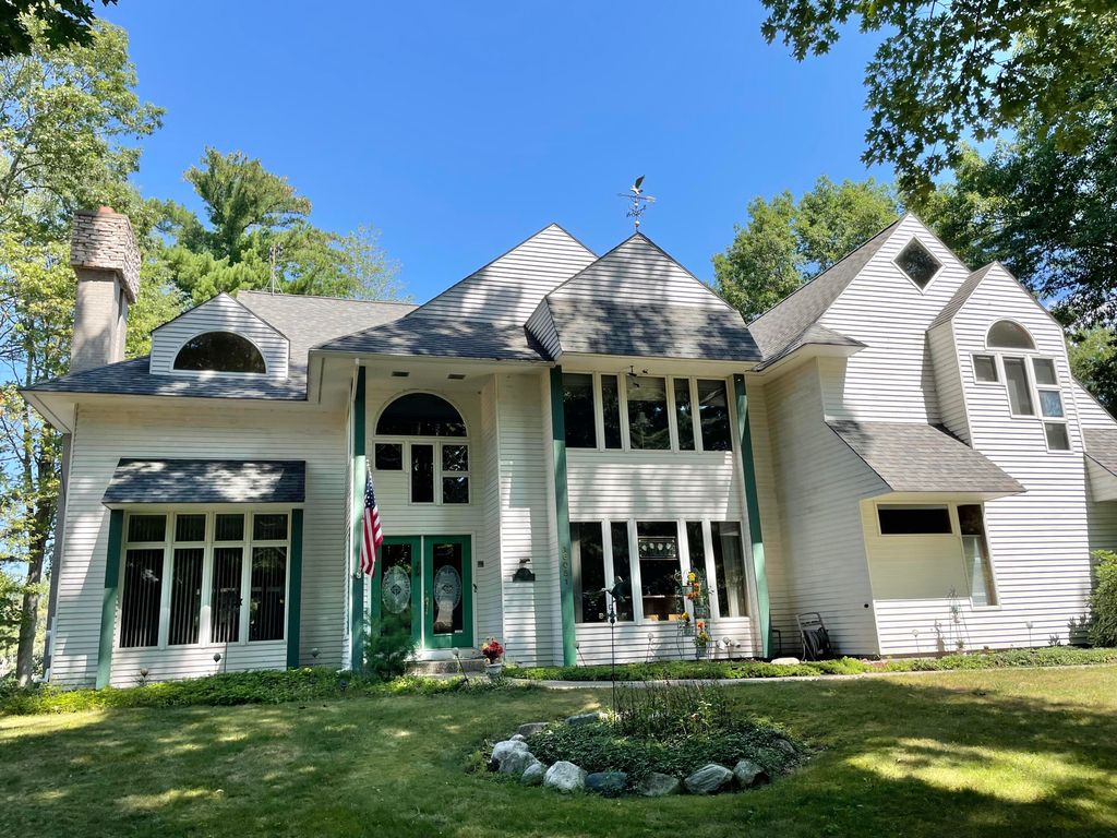 16051 Baird Dr, Spring Lake, MI 49456