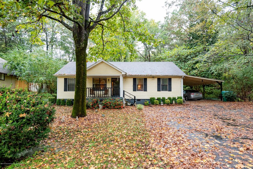 688 Thunderbird Dr S, Hernando, MS 3 Bed, 2 Bath SingleFamily Home