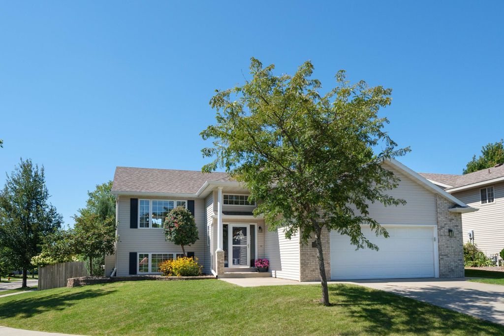 3949 Birmingham Ln NW, Rochester, MN 55901