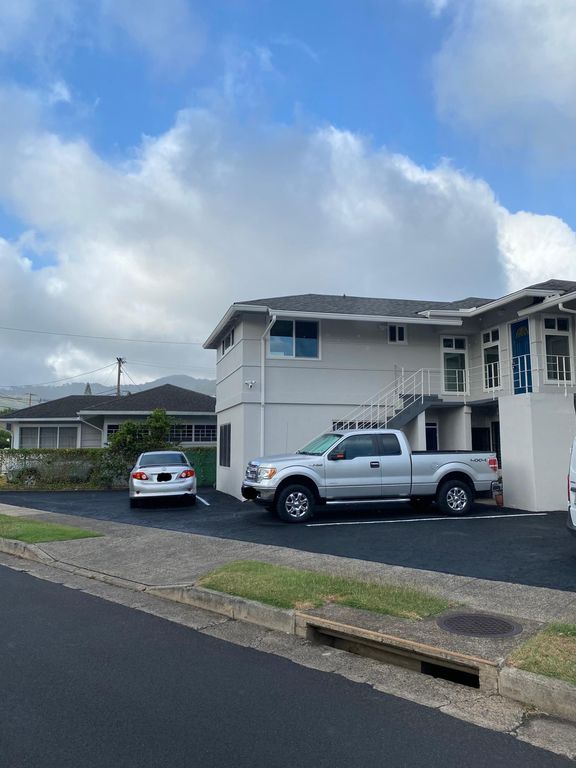 1704 Nanea St #A, Honolulu, HI 96826