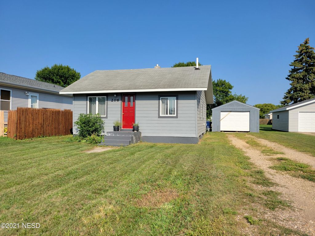 206 15th St NW, Watertown, SD 57201