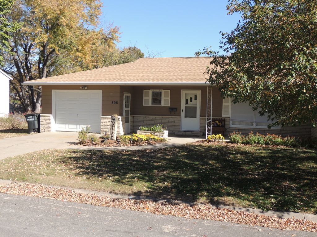 808 13th St, Clay Center, KS 67432 Trulia