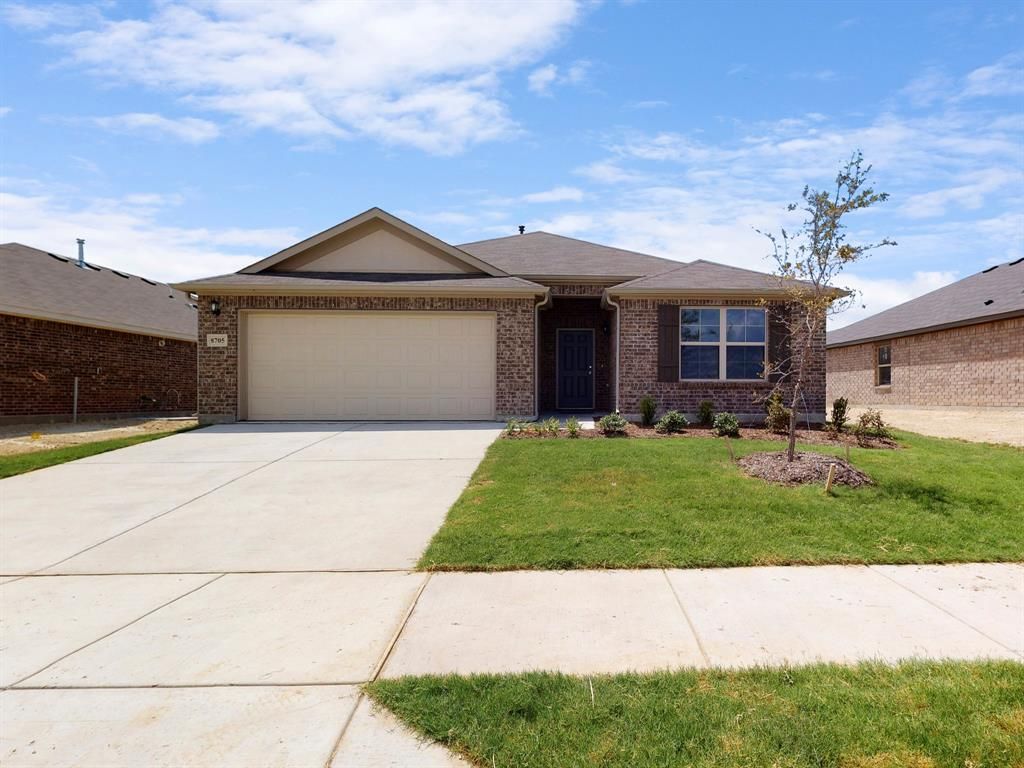 8705 Landergin Mesa Dr, Fort Worth, TX 76131