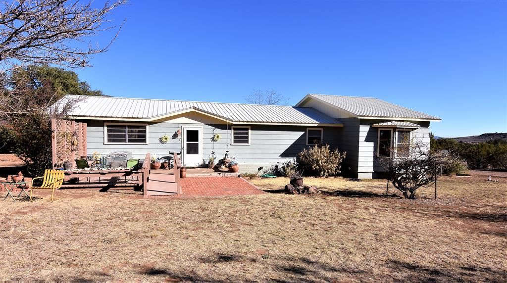 8 Rim Rd, Alpine, TX 79830