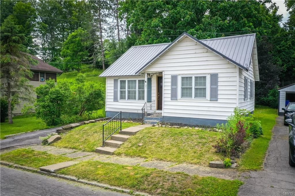 21 Summit Ave, Little Falls, NY 13365