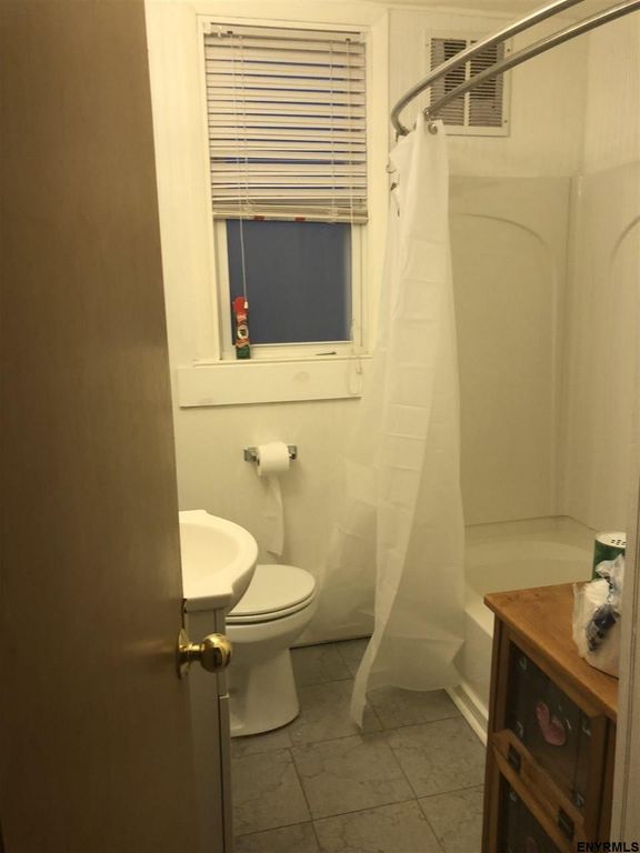 94 Woodlawn Ave, Albany, NY 6 Bed, 2 Bath MultiFamily Home 7