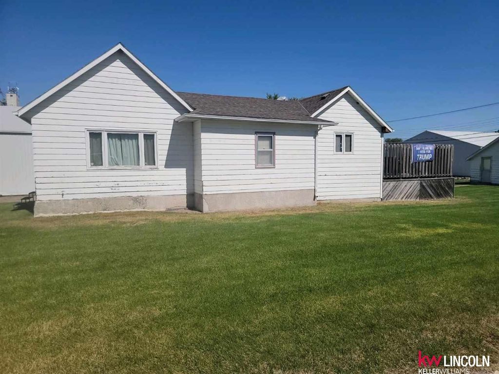 212 S  Butler Ave, Sutton, NE 68979