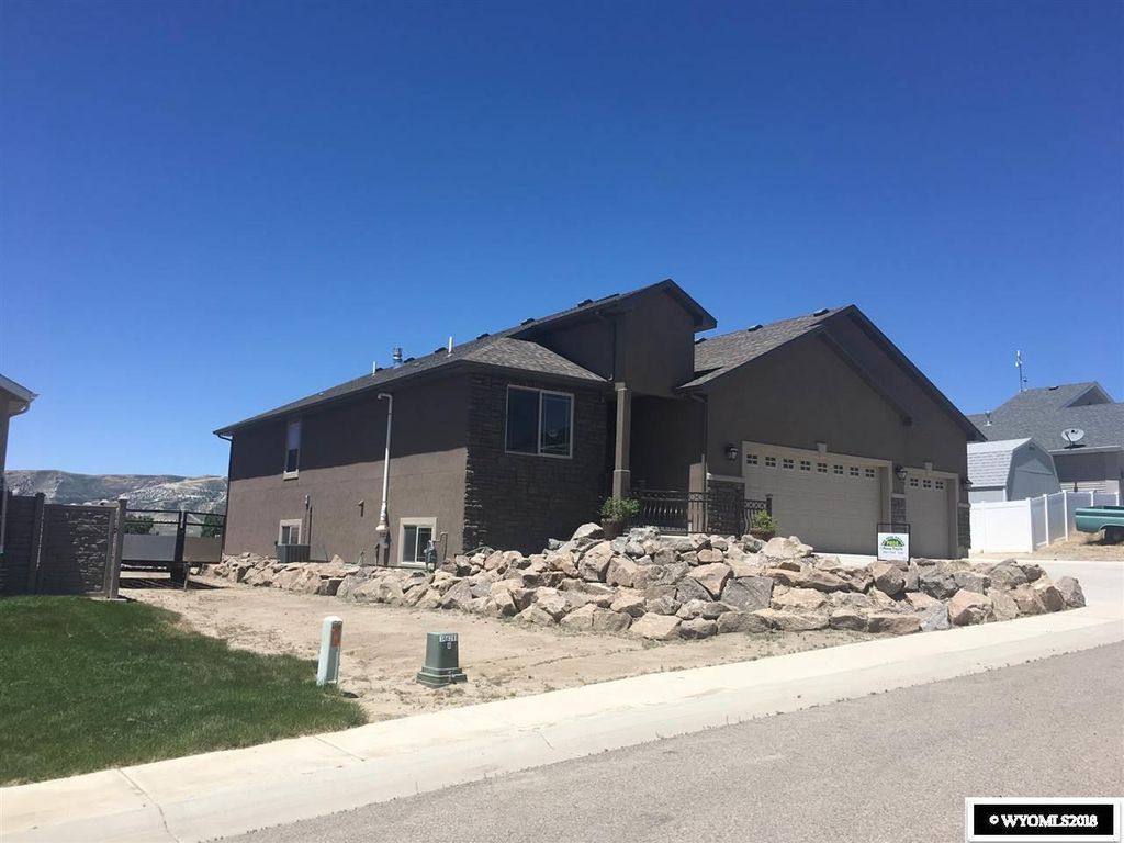 108 Chardonnay Ln, Rock Springs, WY 82901