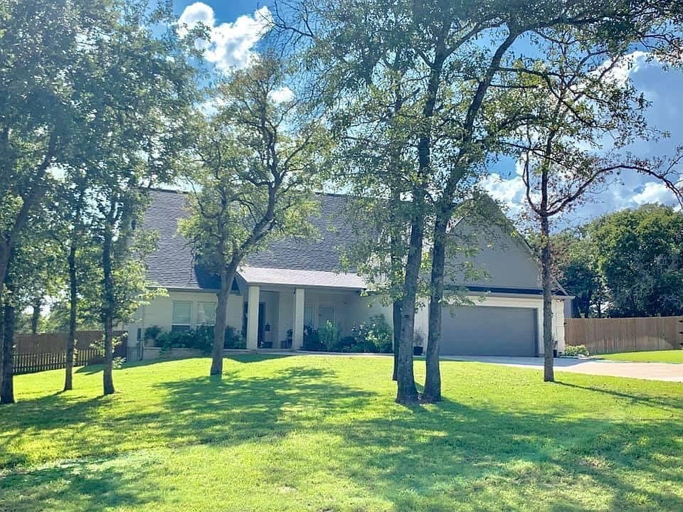 108 Elm Wood Dr, Elgin, TX 78621