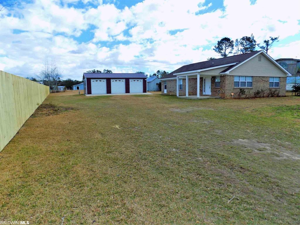 16132 Siena St, Summerdale, AL 36580