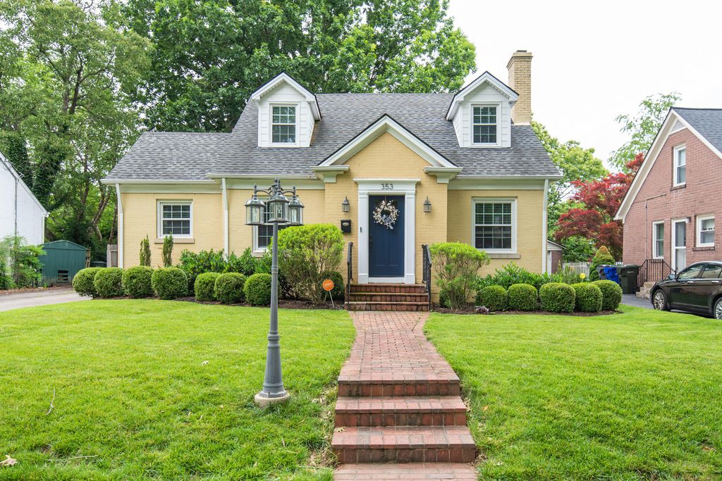 353 Queensway Dr, Lexington, KY 40502