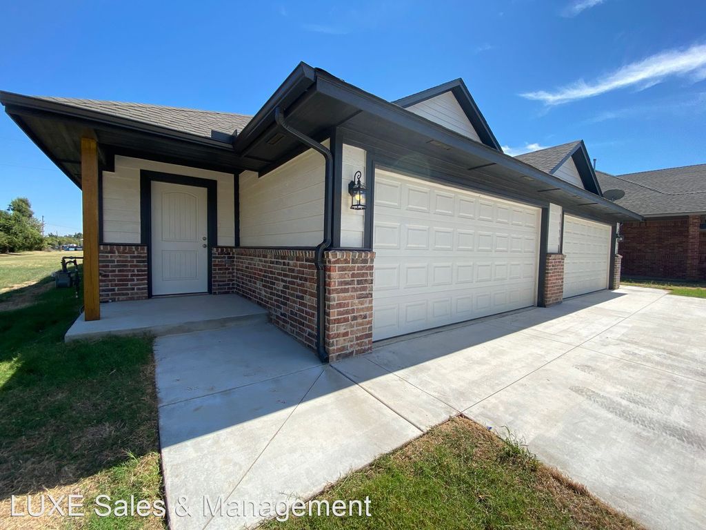 5220 Oakwood Villas Ct, Bethany, OK 73008