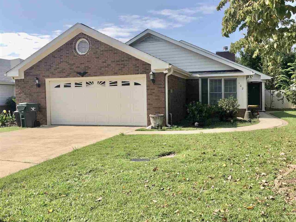 102 Plantation Dr, Warner Robins, GA 3 Bed, 2 Bath 102 Plantation Dr, Warner Robins, GA 3 Bed, 2 Bath