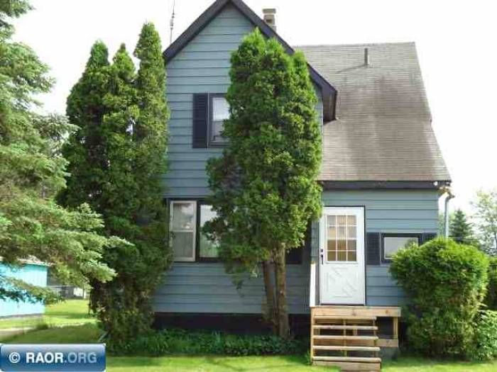 1822 E 26th St, Hibbing, MN 55746