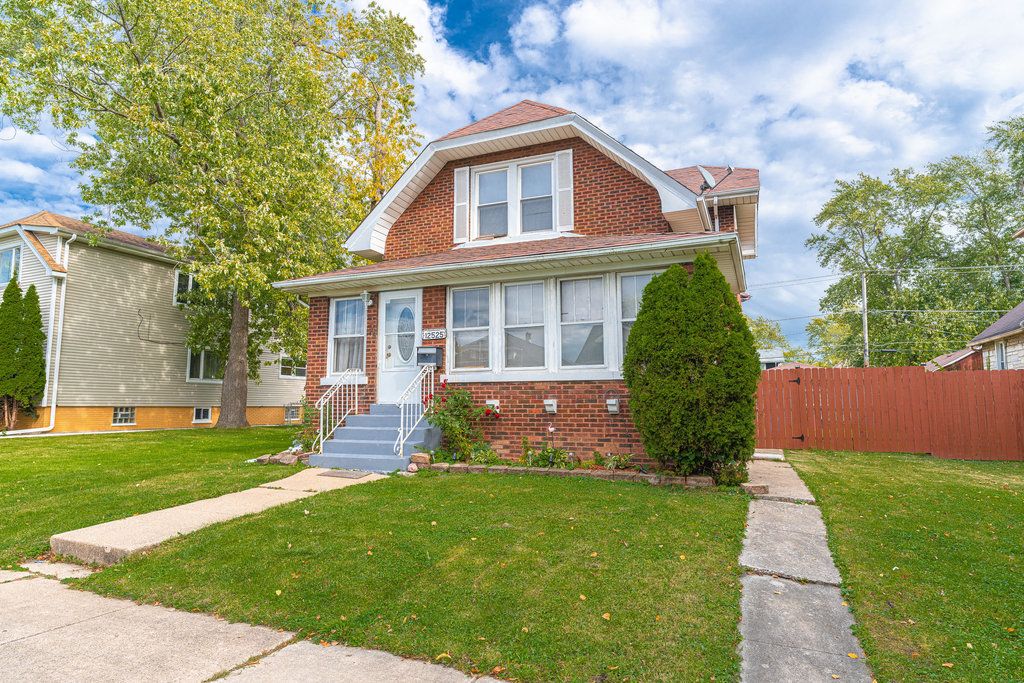 12525 Elm St, Blue Island, IL 60406