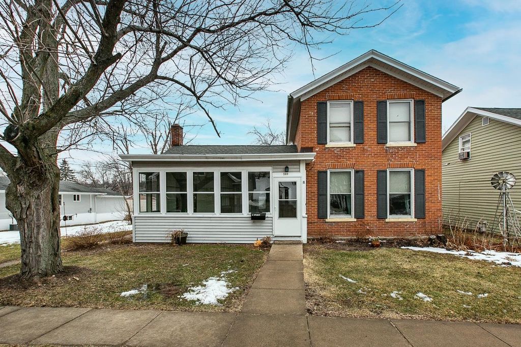 209 3rd St, Galena, IL 61036 - See Est. Value, Schools &amp; More