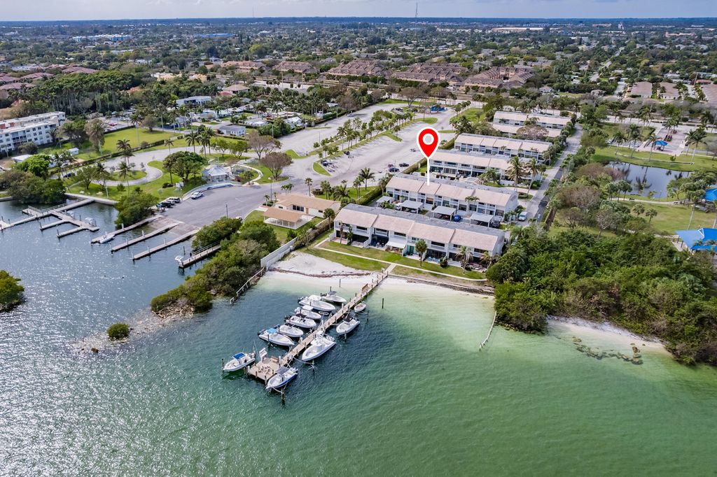 718 NE 20th Lane, Boynton Beach, FL 33435