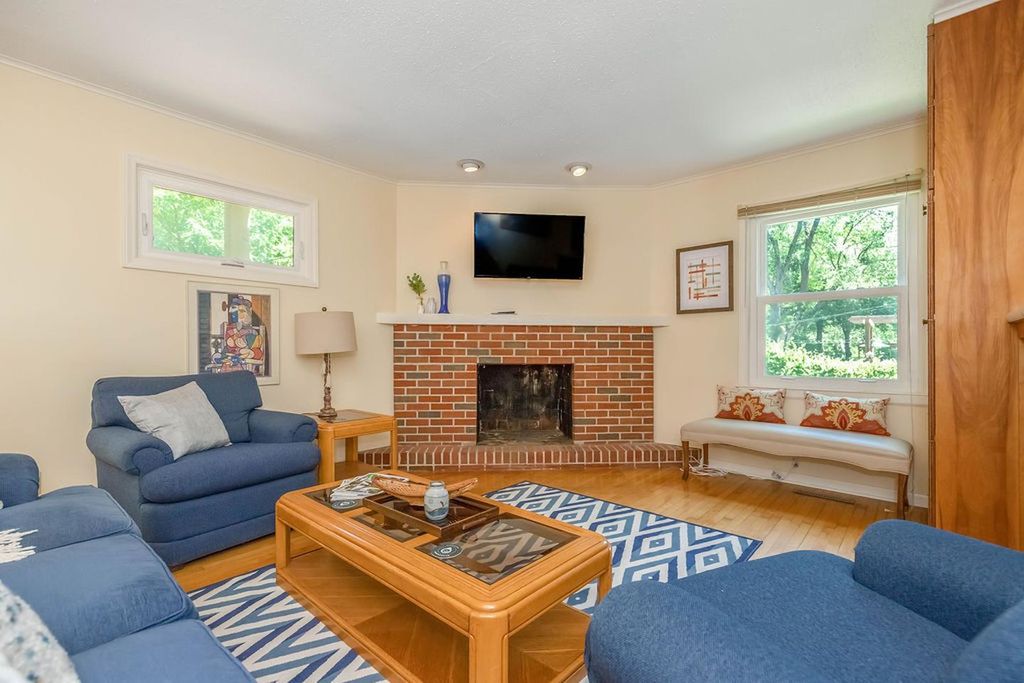 212 W  97th St, Kansas City, MO 64114