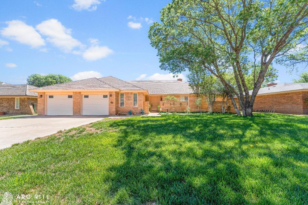 2029 Mustang Dr, Levelland, TX 79336