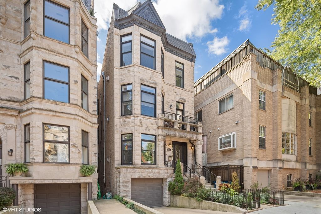 653 W Barry Ave #1S, Chicago, IL 60657