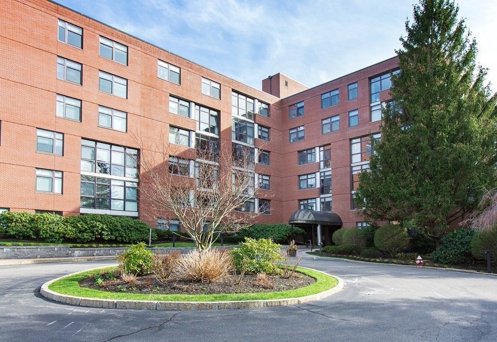 79 Florence St #606S, Chestnut Hill, MA 02467