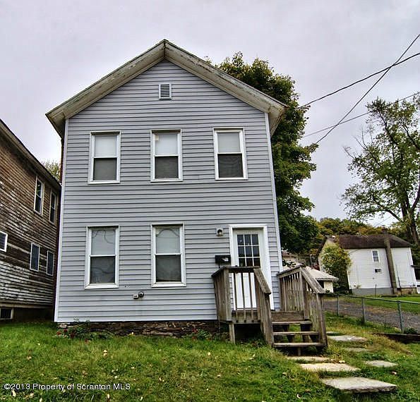 54 Belmont St, Carbondale, PA 18407