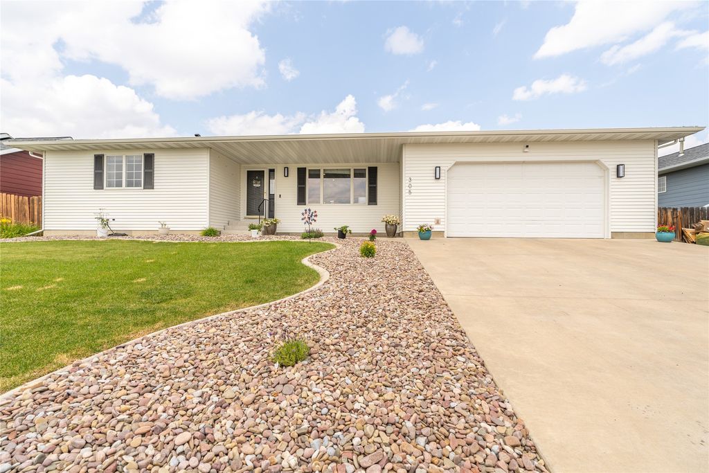 305 37th Ave NE, Great Falls, MT 59404