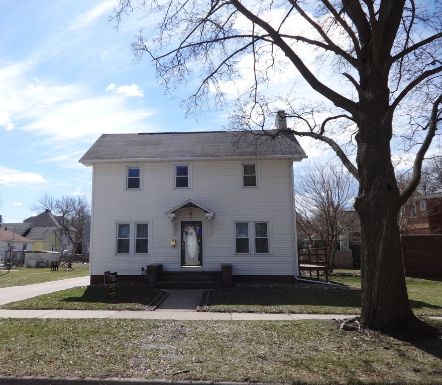 815 Division St, Green Bay, WI 54303