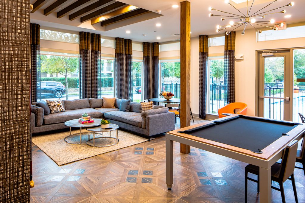3383 Cedarplaza Ln, Dallas, TX 75235