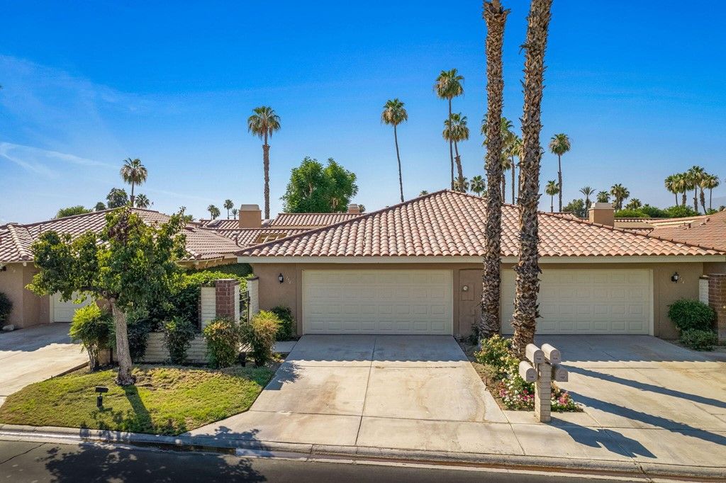 156 Las Lomas, Palm Desert, CA 92260