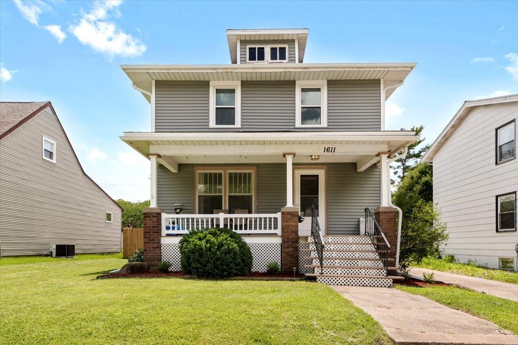 1611 W Park Ave, Champaign, IL 61821
