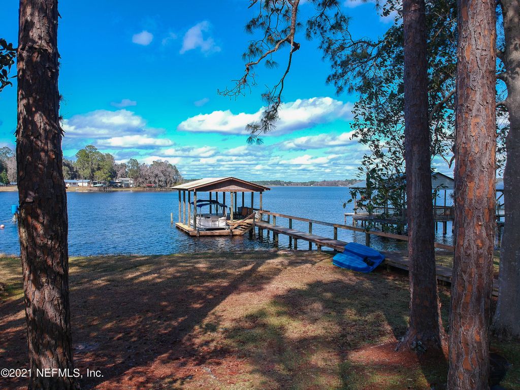 746 Lake Shore Ter, Interlachen, FL 2 Bed, 2 Bath SingleFamily Home