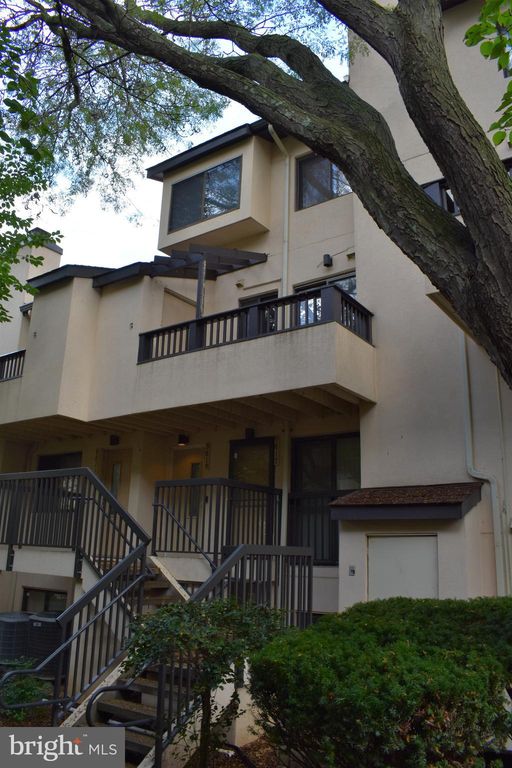 9819 Hellingly Pl #74, Gaithersburg, MD 20886